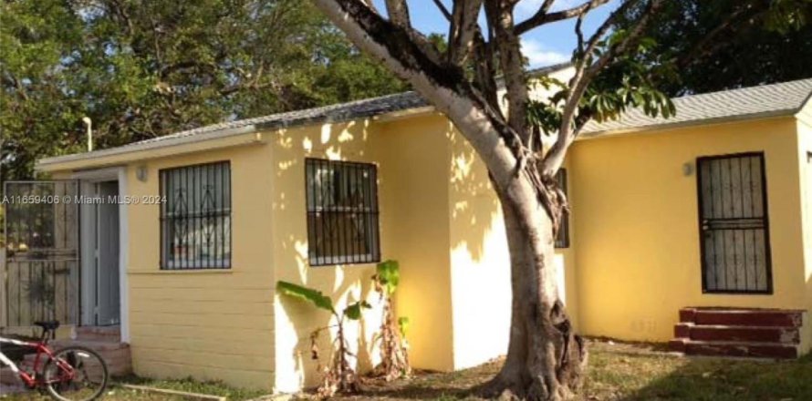 Villa ou maison à Miami, Floride 5 chambres, 146.04 m2 № 1864244