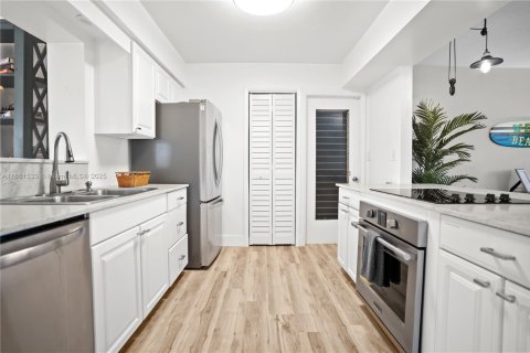 House in Deerfield Beach, Florida 4 bedrooms, 189.33 sq.m. № 1891009 - photo 12