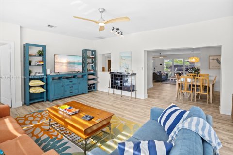 House in Deerfield Beach, Florida 4 bedrooms, 189.33 sq.m. № 1891009 - photo 19