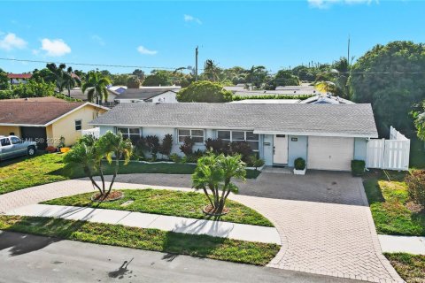House in Deerfield Beach, Florida 4 bedrooms, 189.33 sq.m. № 1891009 - photo 2
