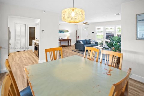 House in Deerfield Beach, Florida 4 bedrooms, 189.33 sq.m. № 1891009 - photo 11