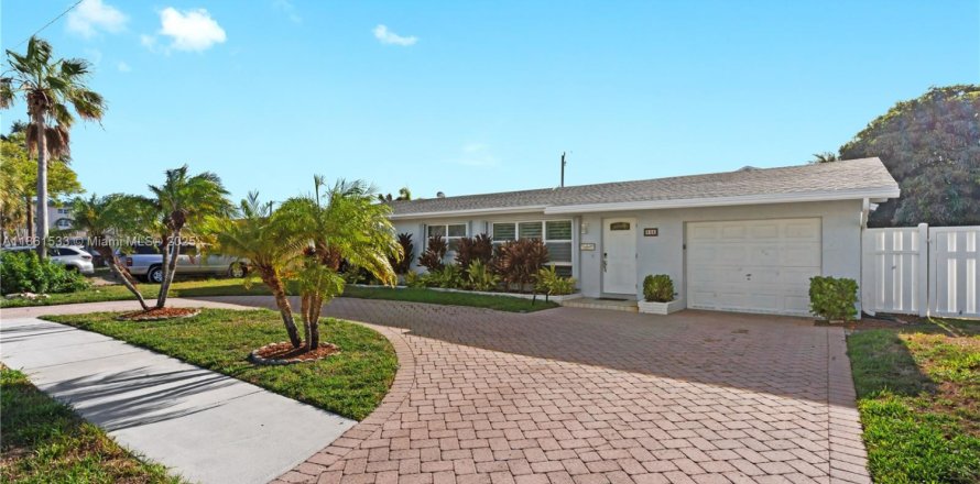 House in Deerfield Beach, Florida 4 bedrooms, 189.33 sq.m. № 1891009