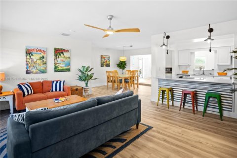 House in Deerfield Beach, Florida 4 bedrooms, 189.33 sq.m. № 1891009 - photo 7
