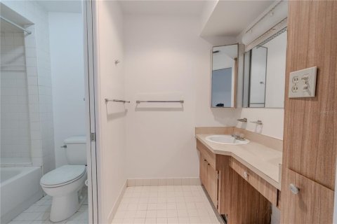Condo in Holiday, Florida, 2 bedrooms  № 1847302 - photo 14