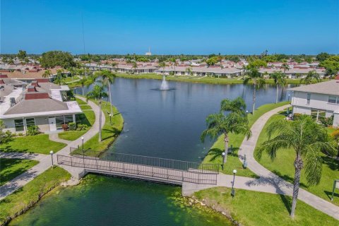 Condo in Holiday, Florida, 2 bedrooms  № 1847302 - photo 23