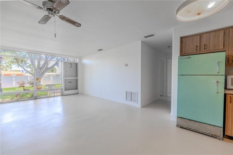 Condo in Holiday, Florida, 2 bedrooms  № 1847302 - photo 8