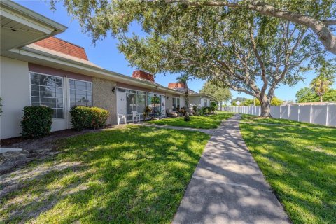 Condo in Holiday, Florida, 2 bedrooms  № 1847302 - photo 20
