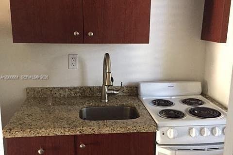 Apartamento en alquiler en Miami, Florida, 27.87 m2 № 2069199 - foto 3