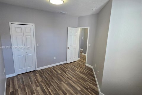 House in Doral, Florida 4 bedrooms, 164.99 sq.m. № 1994184 - photo 12