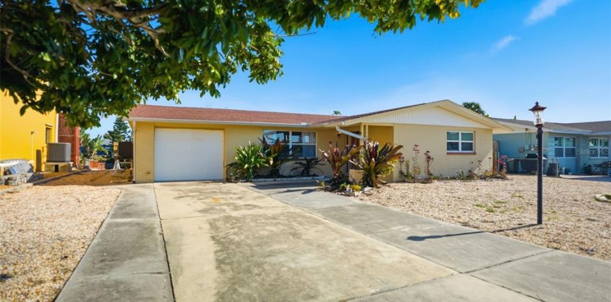Villa ou maison à Hudson, Floride 3 chambres, 159.42 m2 № 2136253