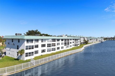 Condo in Miami, Florida, 2 bedrooms  № 1709019 - photo 20