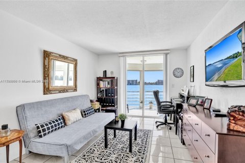 Condo in Miami, Florida, 2 bedrooms  № 1709019 - photo 7