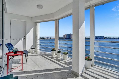 Condo in Miami, Florida, 2 bedrooms  № 1709019 - photo 3