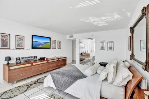 Condo in Miami, Florida, 2 bedrooms  № 1709019 - photo 14