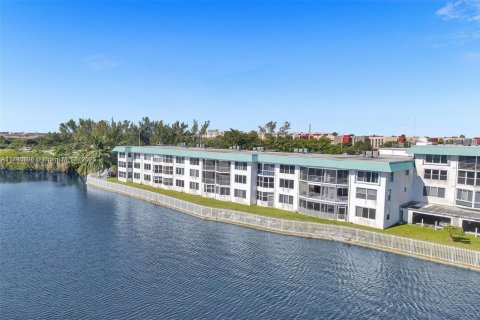 Condo in Miami, Florida, 2 bedrooms  № 1709019 - photo 22