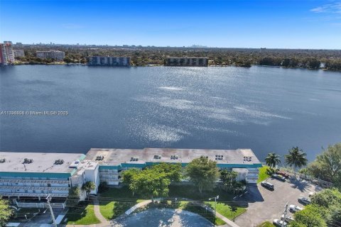 Condo in Miami, Florida, 2 bedrooms  № 1709019 - photo 21