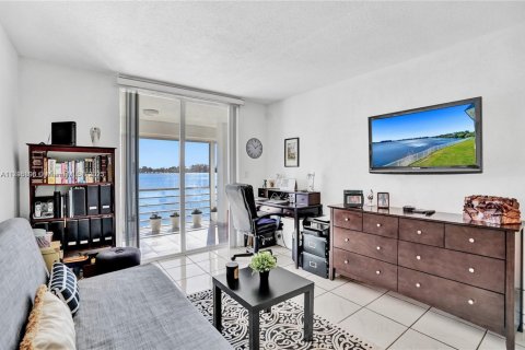 Condo in Miami, Florida, 2 bedrooms  № 1709019 - photo 6