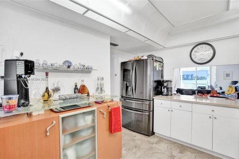 Condo in Miami, Florida, 2 bedrooms  № 1709019 - photo 9