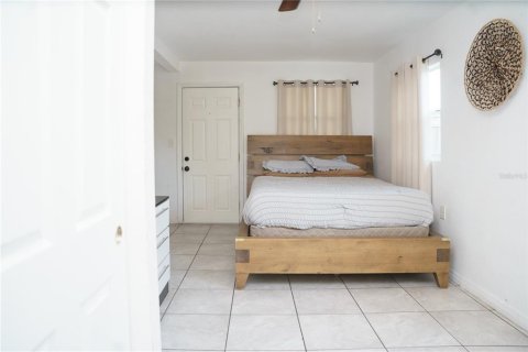 House in Tampa, Florida 4 bedrooms, 125.33 sq.m. № 2098352 - photo 25
