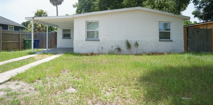 House in Tampa, Florida 4 bedrooms, 125.33 sq.m. № 2098352