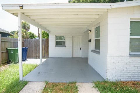 House in Tampa, Florida 4 bedrooms, 125.33 sq.m. № 2098352 - photo 3