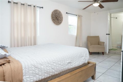 House in Tampa, Florida 4 bedrooms, 125.33 sq.m. № 2098352 - photo 24