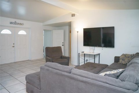 House in Tampa, Florida 4 bedrooms, 125.33 sq.m. № 2098352 - photo 6