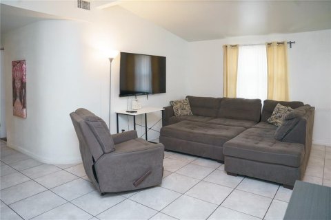 House in Tampa, Florida 4 bedrooms, 125.33 sq.m. № 2098352 - photo 5