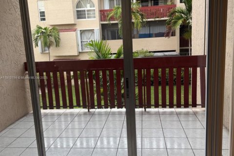 Condo in Miami, Florida, 2 bedrooms  № 1871612 - photo 6