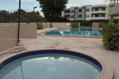 Condo in Miami, Florida, 2 bedrooms  № 1871612 - photo 25