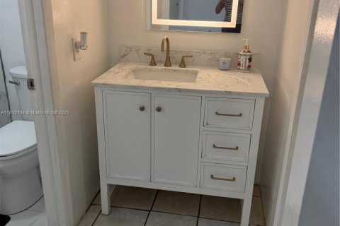 Condo in Miami, Florida, 2 bedrooms  № 1871612 - photo 17