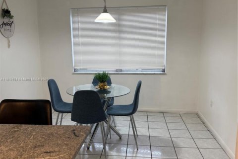 Condo in Miami, Florida, 2 bedrooms  № 1871612 - photo 13
