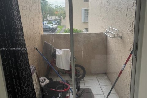 Condo in Miami, Florida, 2 bedrooms  № 1871612 - photo 16