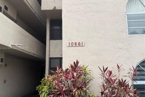 Condo in Miami, Florida, 2 bedrooms  № 1871612 - photo 2