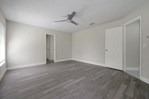 Casa en venta en Orlando, Florida, 4 dormitorios, 202.9 m2 № 1916594 - foto 18