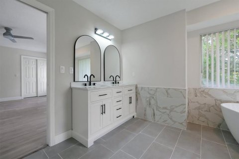 Casa en venta en Orlando, Florida, 4 dormitorios, 202.9 m2 № 1916594 - foto 20