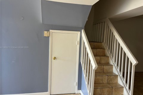 Condo in Hialeah, Florida, 3 bedrooms  № 1892928 - photo 23