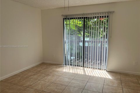 Condo in Hialeah, Florida, 3 bedrooms  № 1892928 - photo 16