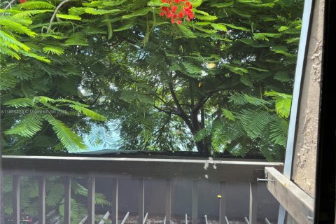 Condo in Hialeah, Florida, 3 bedrooms  № 1892928 - photo 19