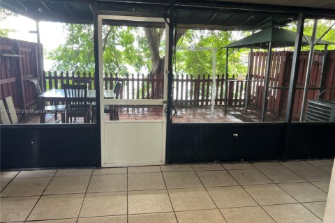 Condo in Hialeah, Florida, 3 bedrooms  № 1892928 - photo 24