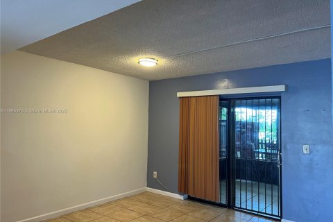 Condo in Hialeah, Florida, 3 bedrooms  № 1892928 - photo 6