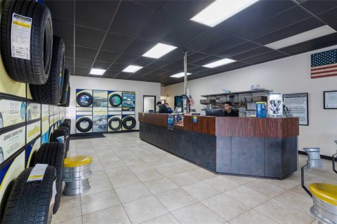 Propiedad comercial en venta en Homestead, Florida № 2029462 - foto 12
