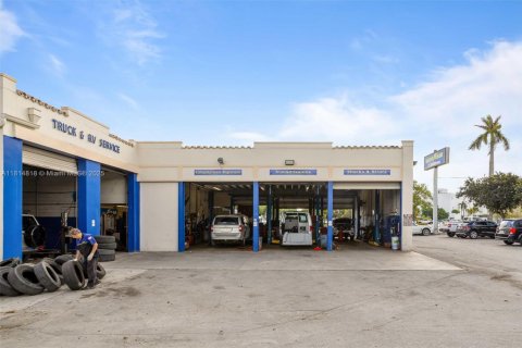 Propiedad comercial en venta en Homestead, Florida № 2029462 - foto 2