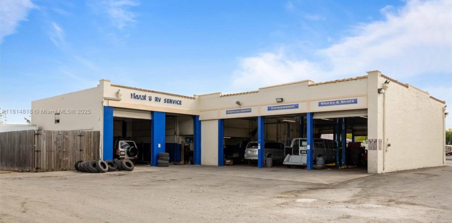 Propiedad comercial en Homestead, Florida № 2029462