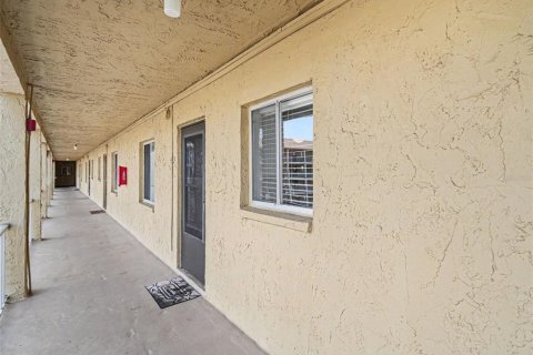 Condo in Bradenton, Florida, 2 bedrooms  № 2098040 - photo 8