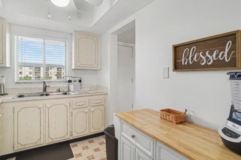 Condo in Bradenton, Florida, 2 bedrooms  № 2098040 - photo 9