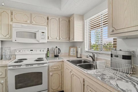 Condo in Bradenton, Florida, 2 bedrooms  № 2098040 - photo 18
