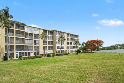 Condo in Bradenton, Florida, 2 bedrooms  № 2098040 - photo 29