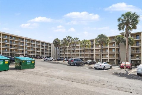 Condo in Bradenton, Florida, 2 bedrooms  № 2098040 - photo 6