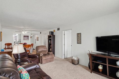 Condo in Bradenton, Florida, 2 bedrooms  № 2098040 - photo 13